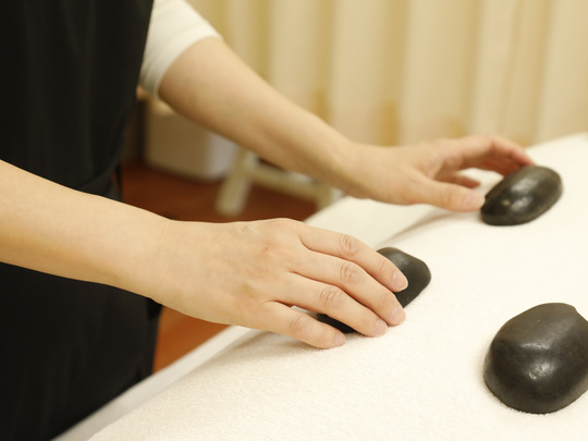 薬用土炭ホットストーンエステ - おおむらさき整体院（東松山市）